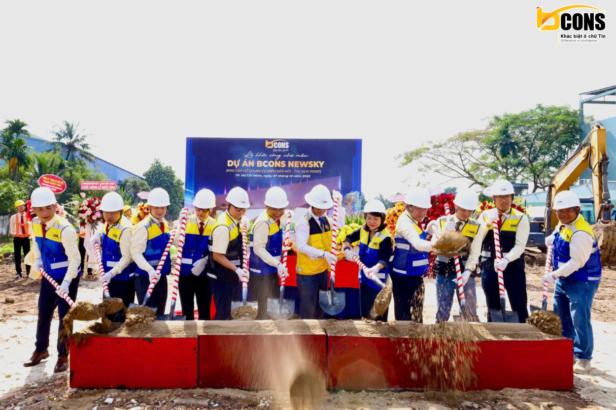 Đại diện đối tác và khách mời tại lễ khởi công Bcons New Sky