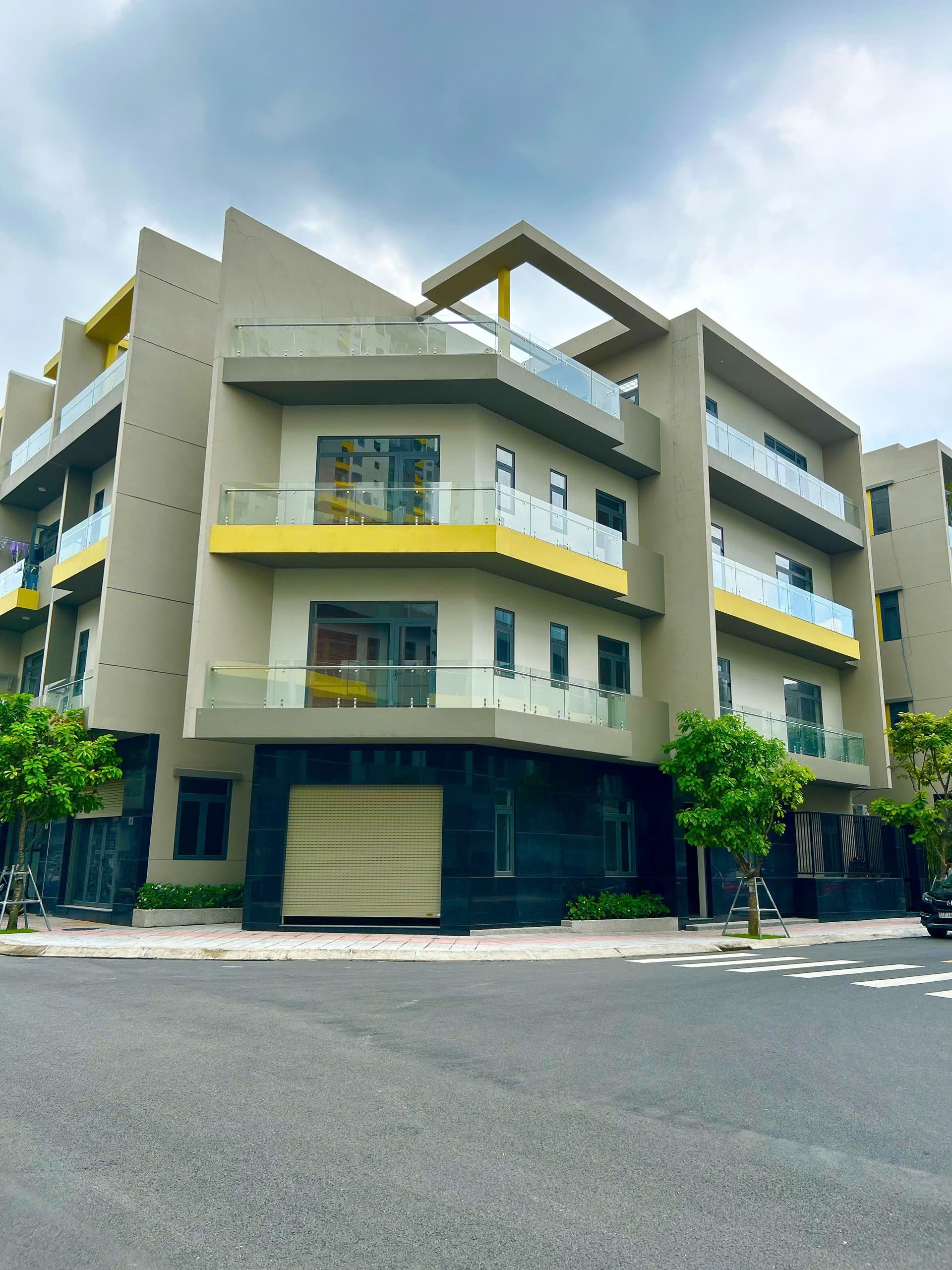 Hình ảnh thực tế dãy nhà phố đã hoàn thiện khang trang