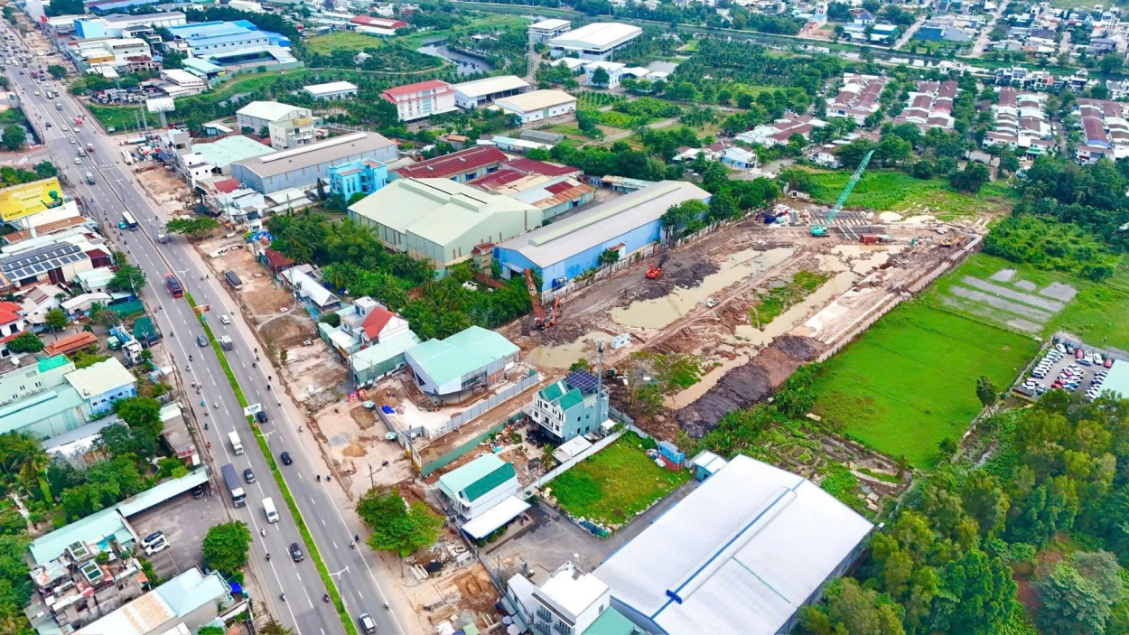Máy móc thiết bị hiện đại đang triển khai hạ tầng tại dự án Bcons NewSky